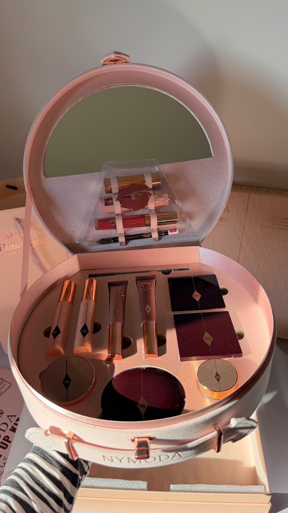 طقم مكياج NYMODA – Pillow Face Make Up Kit.
